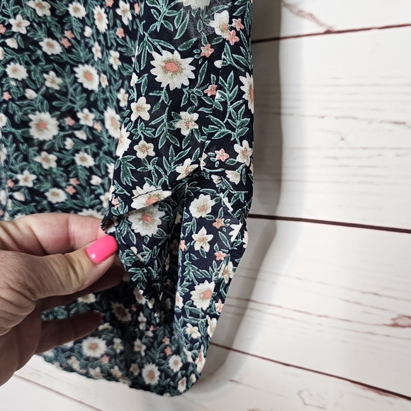 Stitch Fix Fun 2 Fun Floral Cap Sleeve Top - Picture 6 of 8